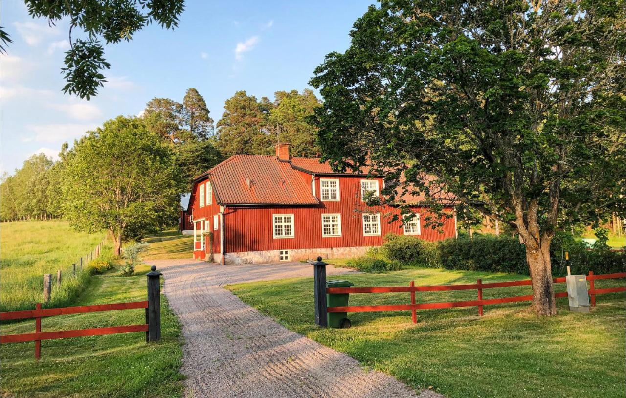 Nice Home In Mantorp With Kitchen 외부 사진
