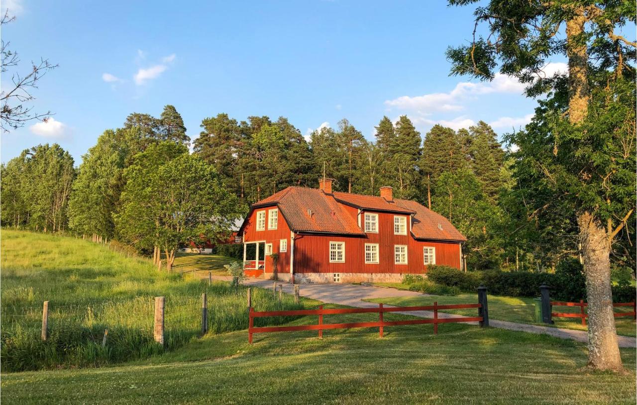 Nice Home In Mantorp With Kitchen 외부 사진