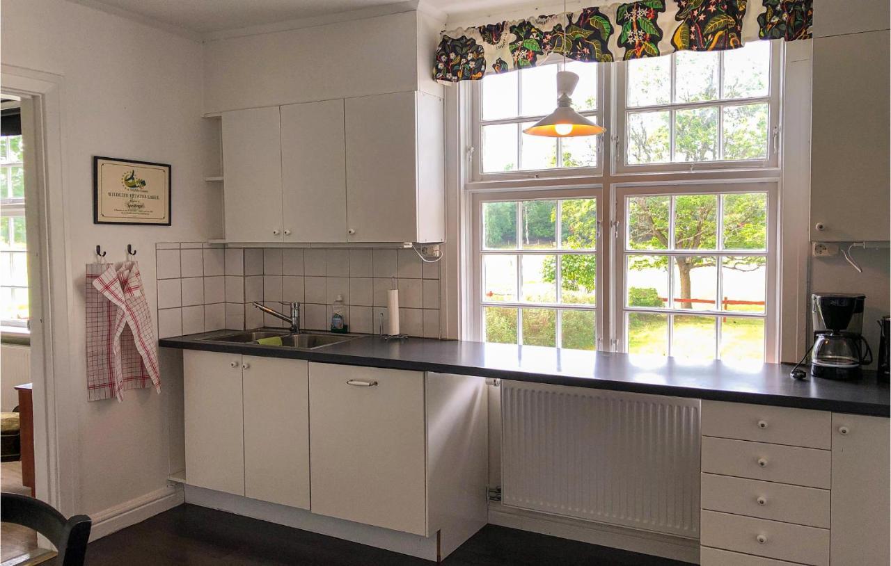 Nice Home In Mantorp With Kitchen 외부 사진